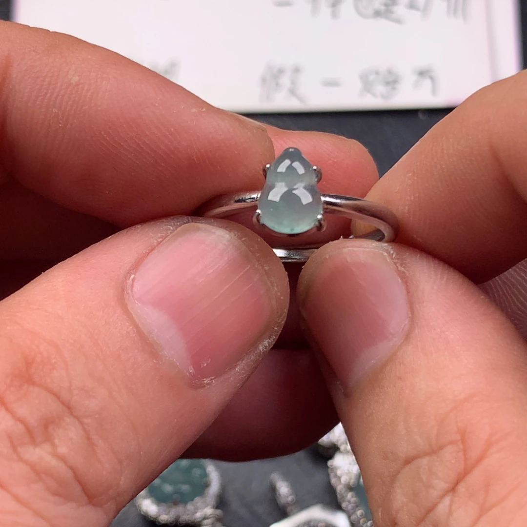 翡翠未镶嵌颈饰葫芦戒指