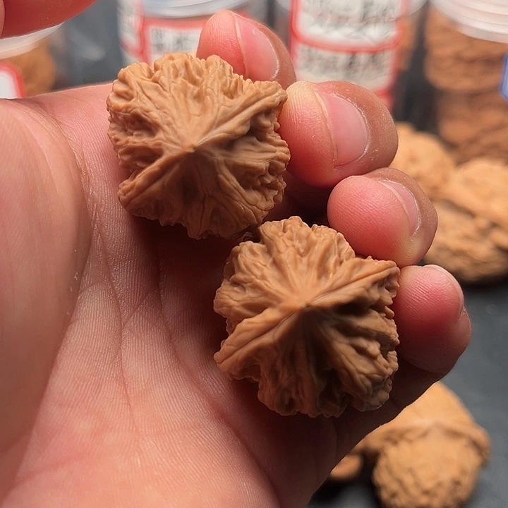 把件文玩核桃鸡心
