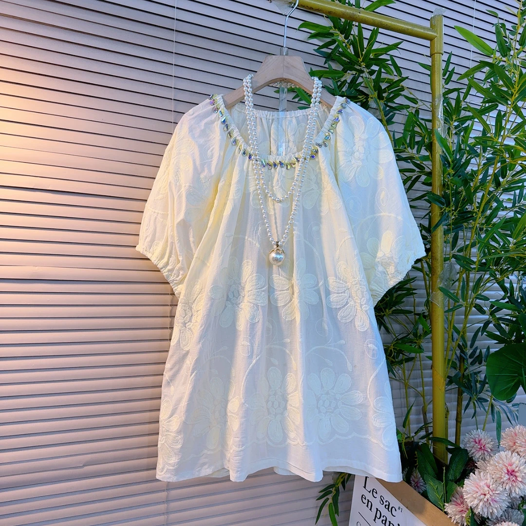 25080胖mm欧货韩版慵懒风提花刺绣圆领订钻设计感可一字肩短袖衫