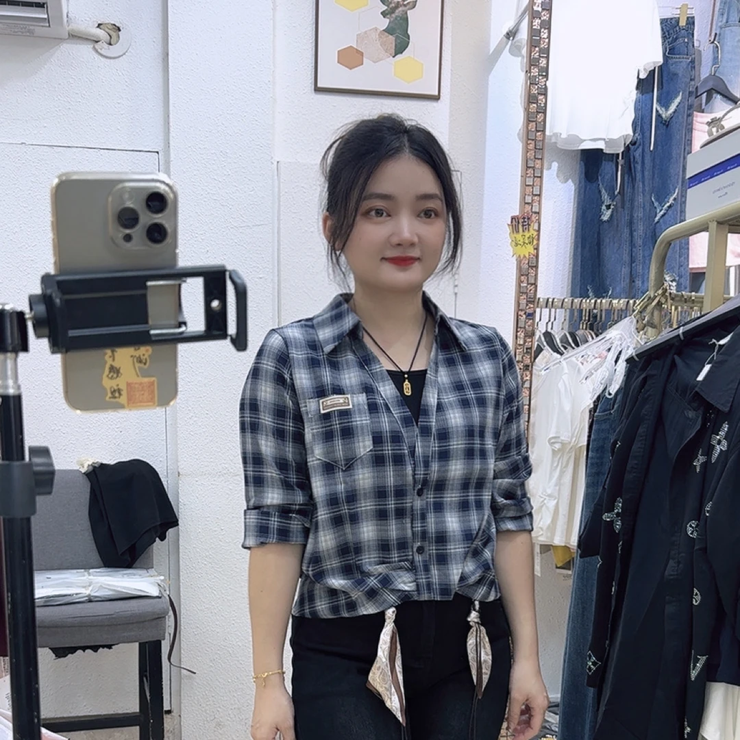 假两件格子休闲衬衣