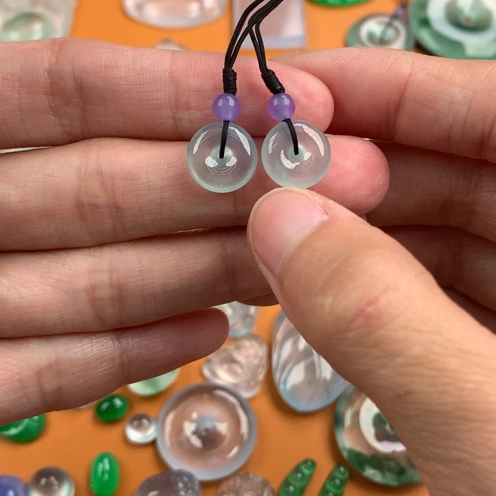 翡翠挂件未镶嵌….