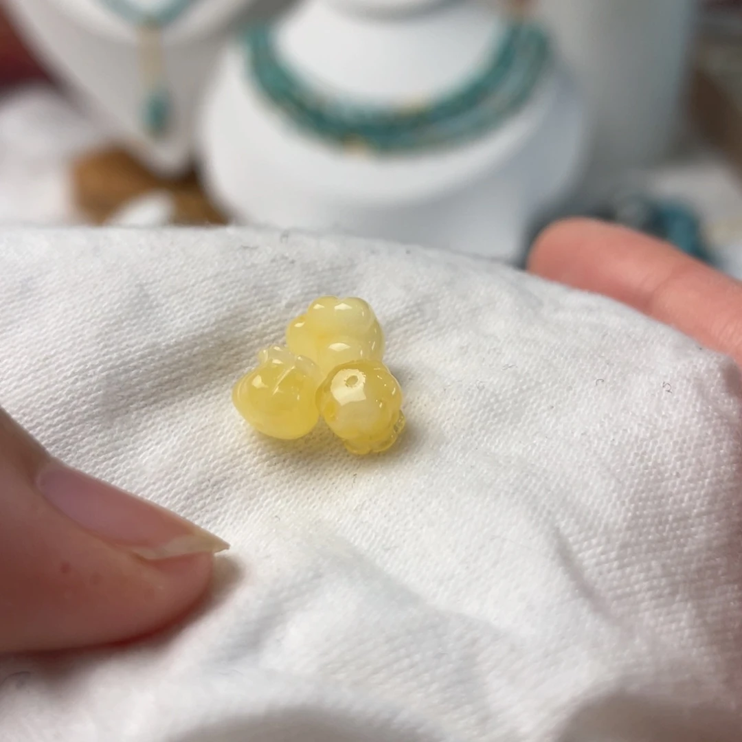 南红玛瑙配饰未镶嵌