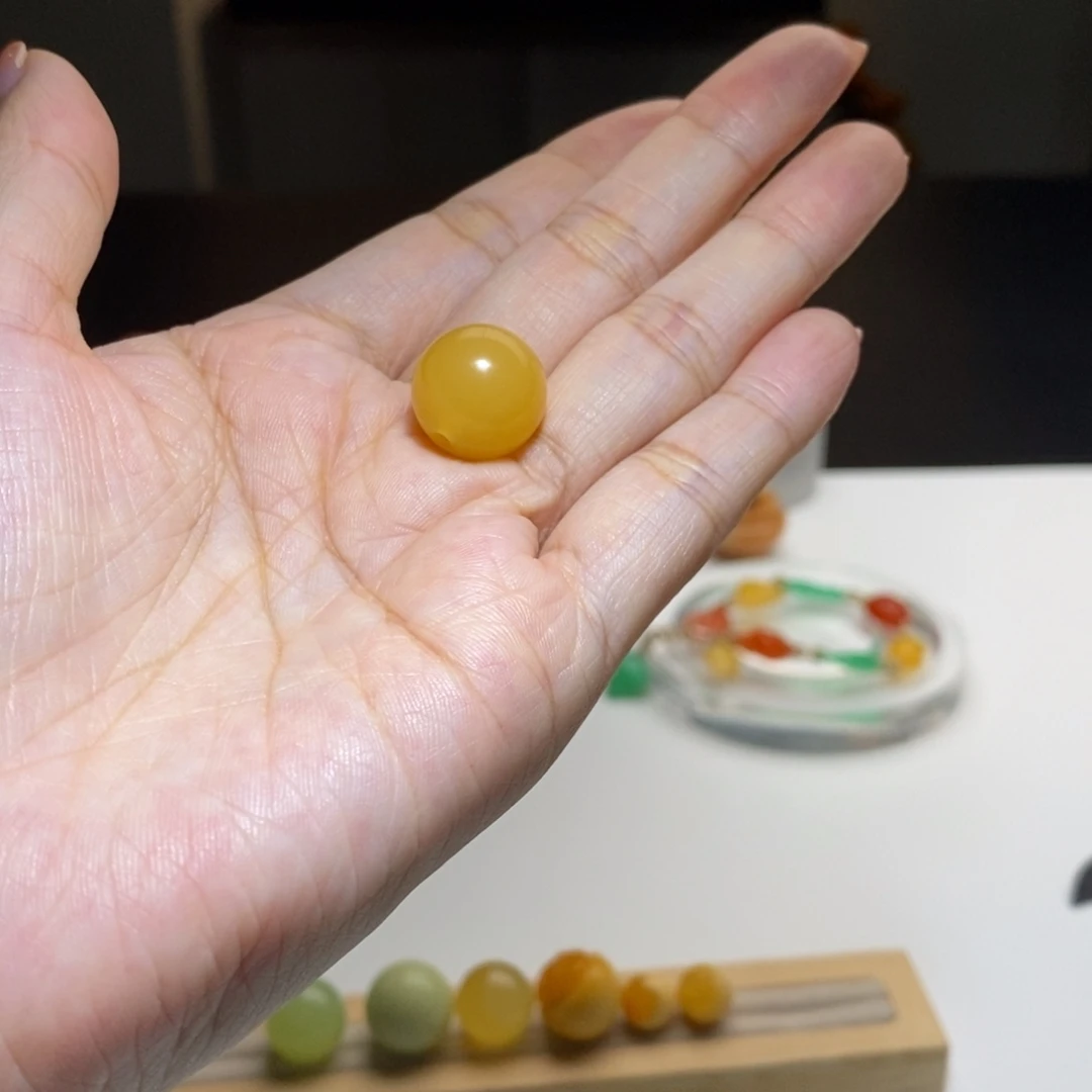 石英质玉（缅黄）未镶嵌颈饰