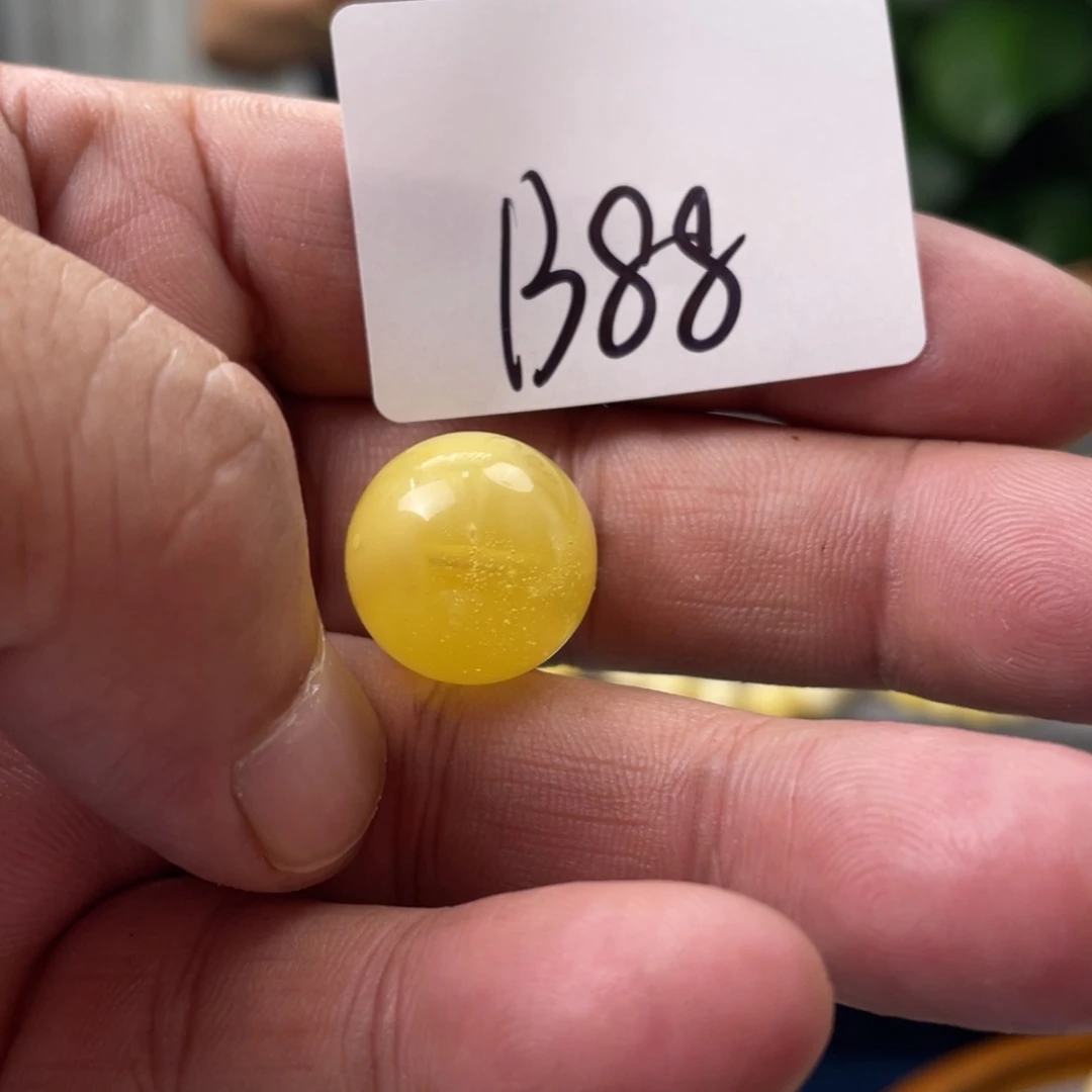 未镶嵌琥珀手链多样性发，发其中一件