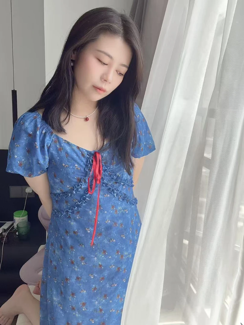 【晶晶推荐】星海拾花长裙夏季v领少女风碎花连衣裙方领气质小清新