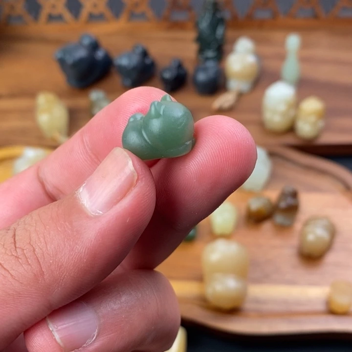 言***吾和田玉未镶嵌颈饰