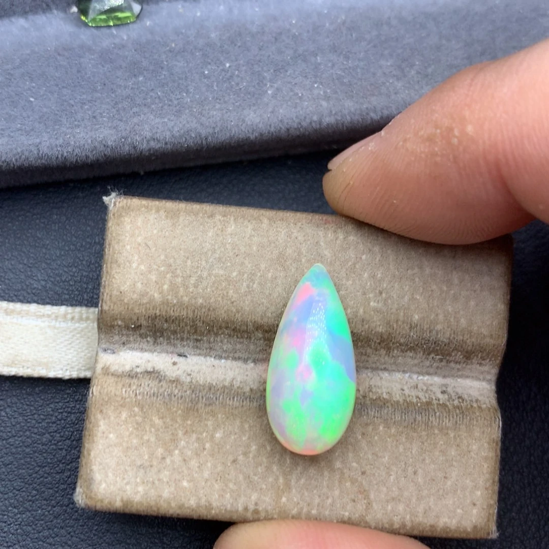 未镶嵌欧泊裸石5.06ct