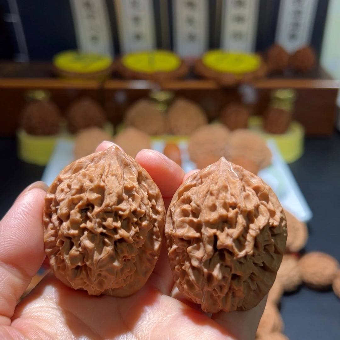 文玩核桃把件玉玲珑