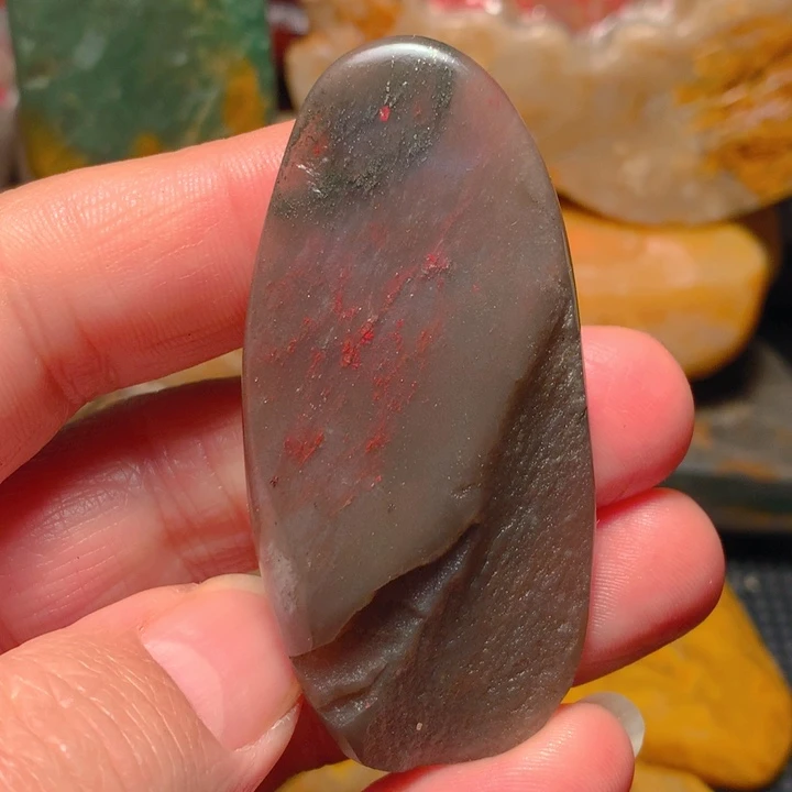 昌化石昌化牛角冻鸡血石