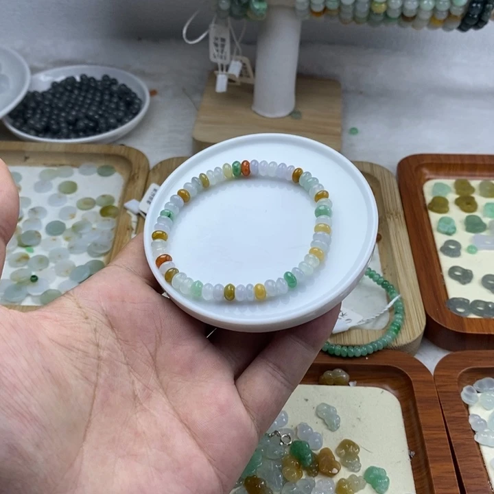 翡翠未镶嵌吊坠(不含链)卡6.5股珠多宝手串