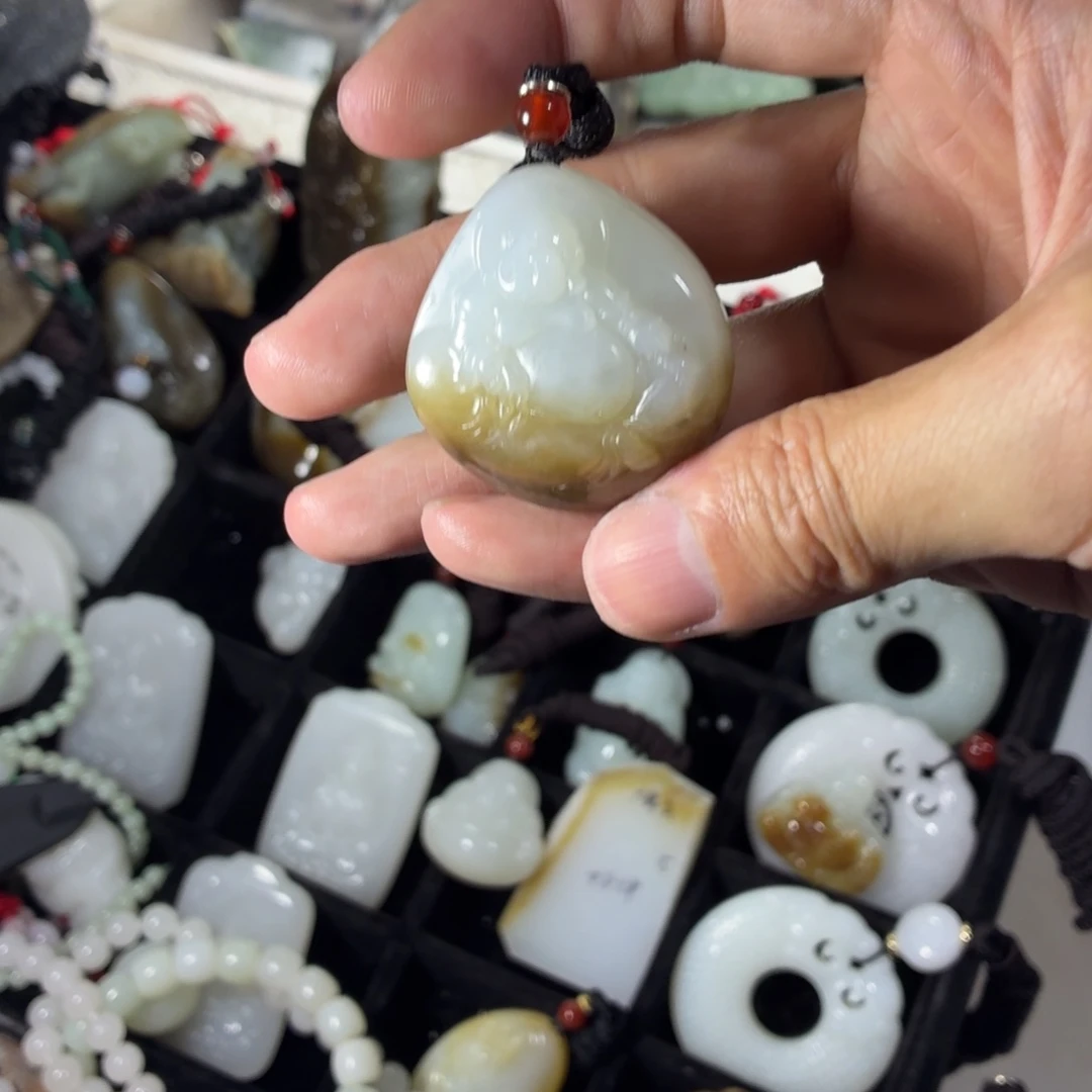 单***备和田玉未镶嵌颈饰