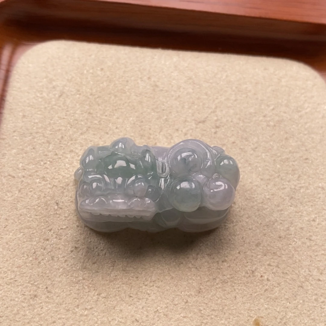 翡翠未镶嵌颈饰霸王貔貅