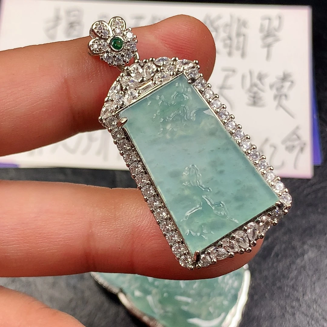 翡翠未镶嵌颈饰一路发