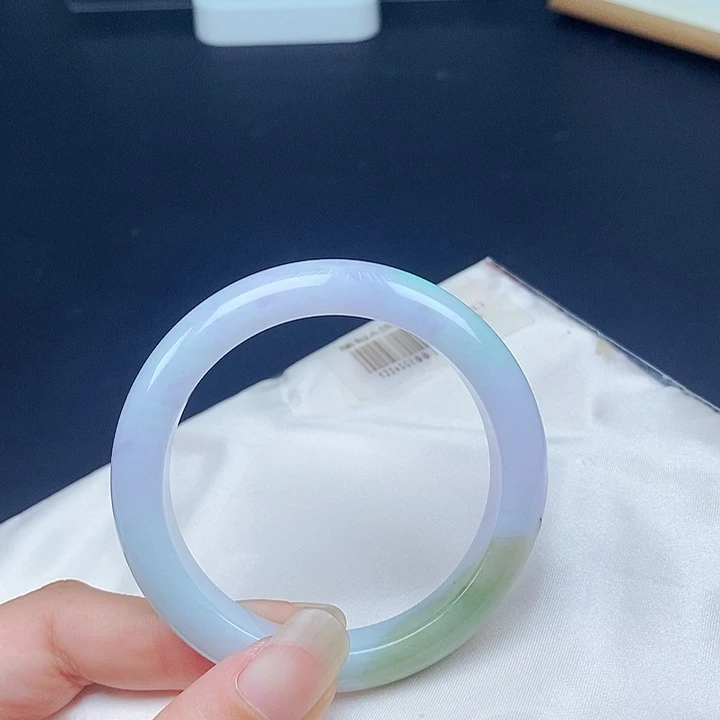 翡翠手镯未镶嵌翡翠