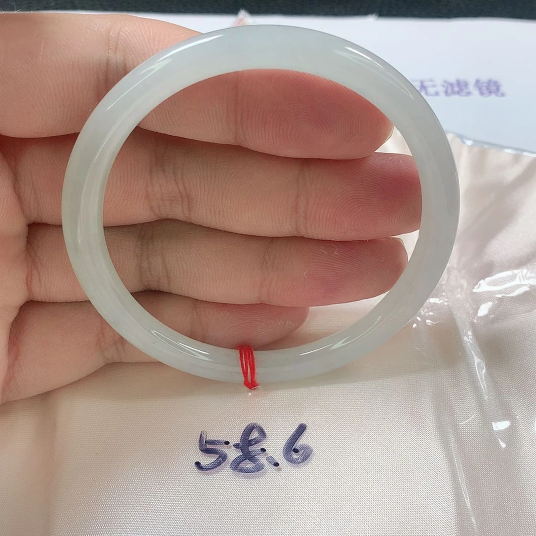 翡翠手镯（圆镯）未镶嵌304号