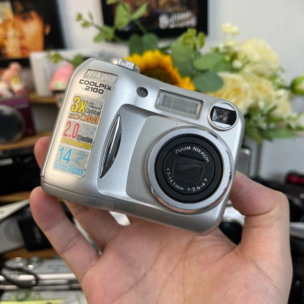 9新 Nikon/尼康 尼康e2100自备电池和cf读卡器冷白色彩饱满