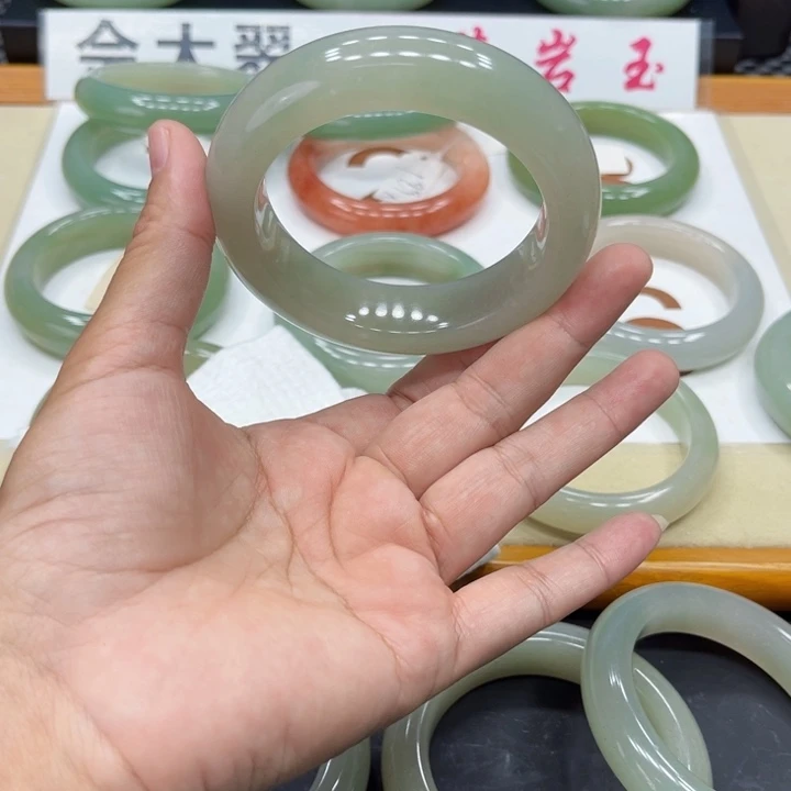 石英质玉手镯未镶嵌文*群