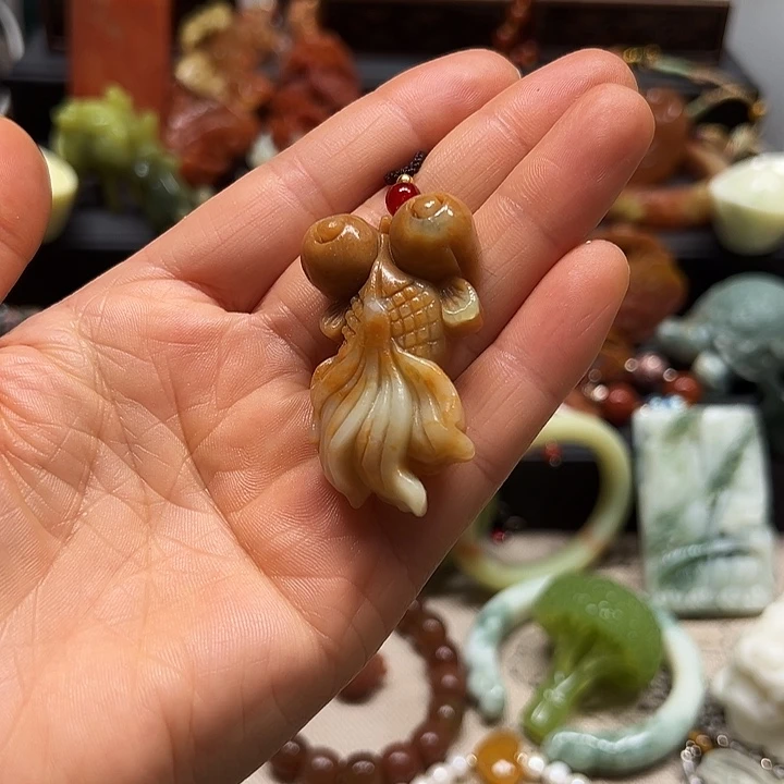 蛇纹石玉未镶嵌吊坠