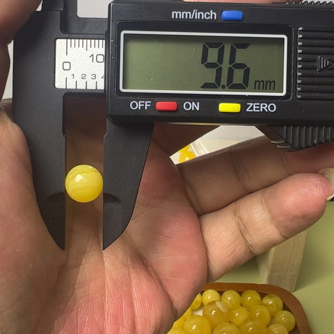 琥珀未镶嵌裸石微瑕单珠011