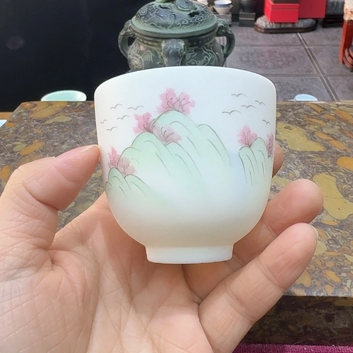 手绘杯一个，瓷。。品茗的