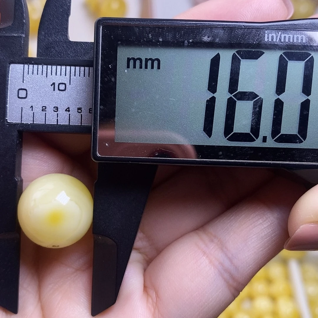裸石琥珀未镶嵌白****.蜜蜡圆珠