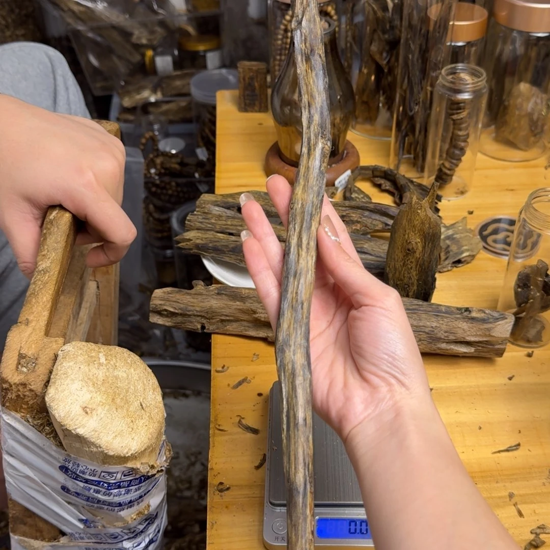 沉香沉香碎屑阿*张勺子树心油块料36克