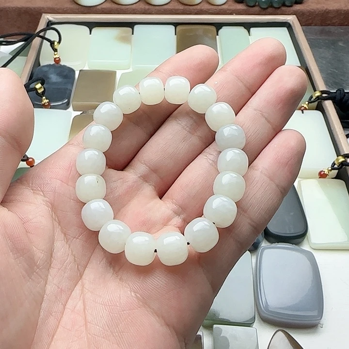 和田玉未镶嵌颈饰张*尘