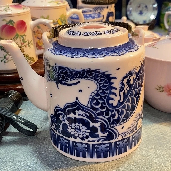 摆件陶红稀土青花龙提梁壶