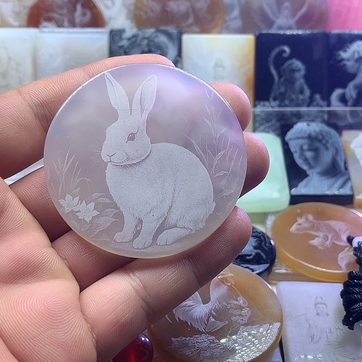 未镶嵌颈饰玛瑙/玉髓逸*