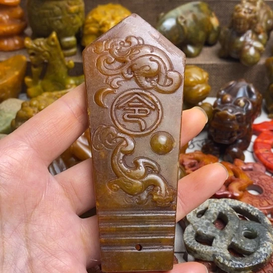 蛇纹石玉未镶嵌颈饰