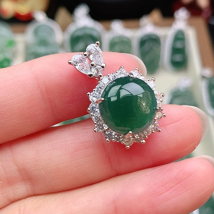 颈饰未镶嵌翡翠吊坠