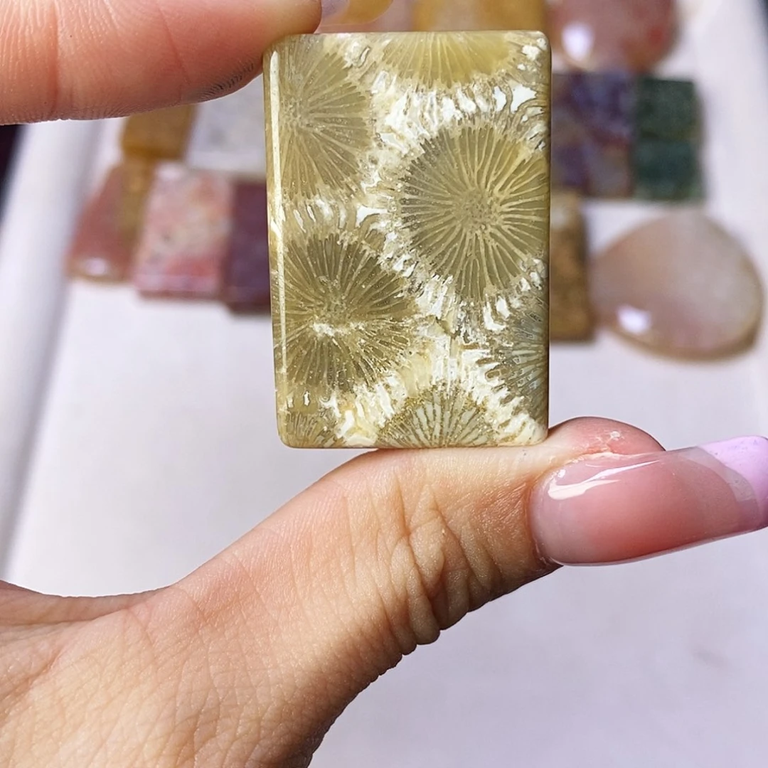 硅化玉颈饰合金不*