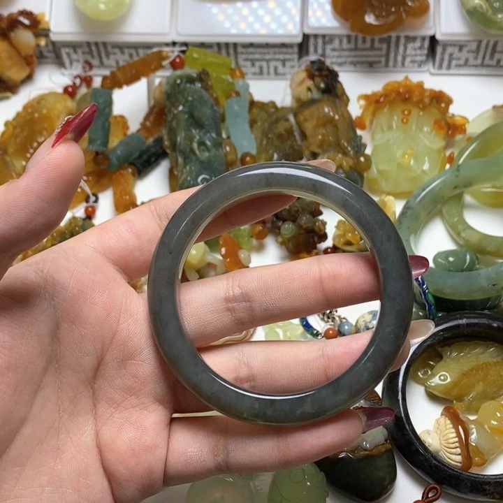 蛇纹石玉手镯未镶嵌