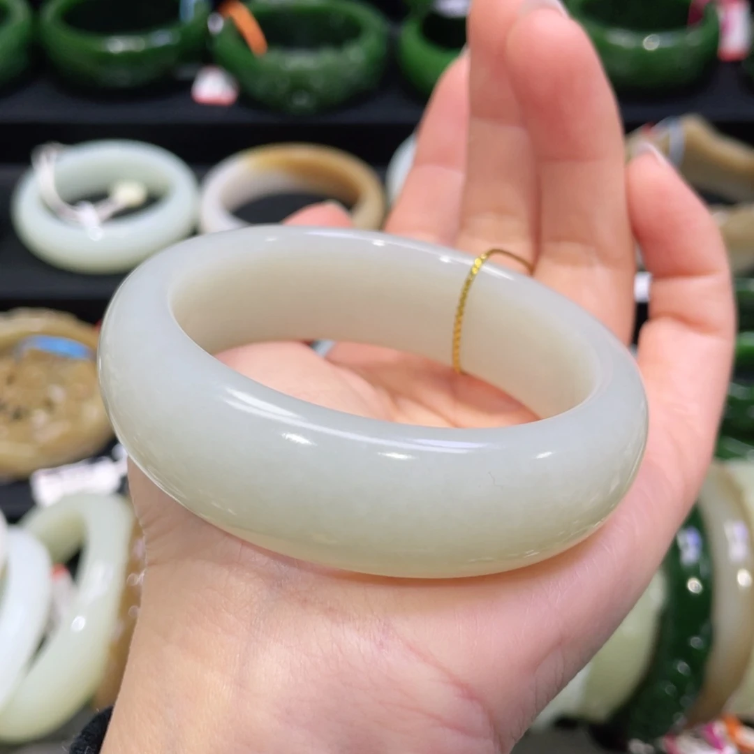 未镶嵌手镯和田玉95