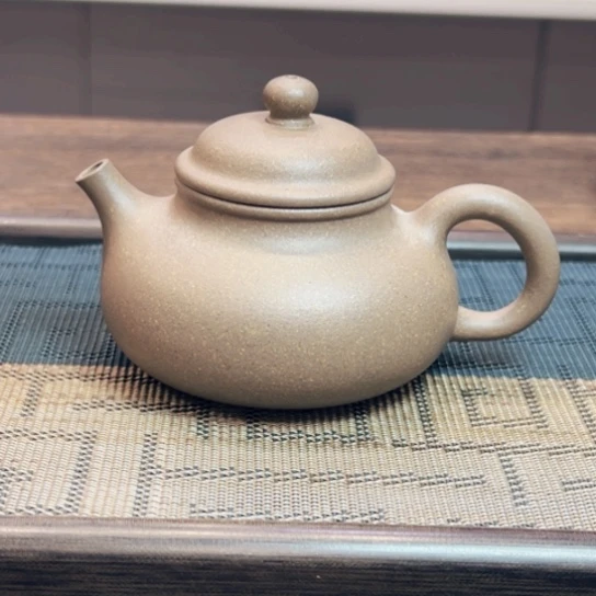 茶壶紫砂黄龙山原矿青段半手工（150 cc）