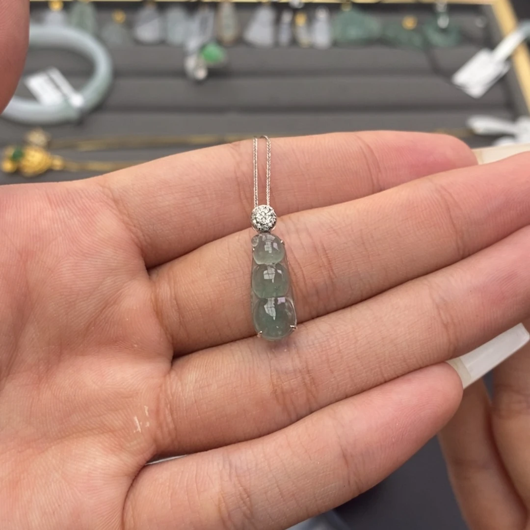 【闪购商品】颈饰18K金镶嵌翡翠