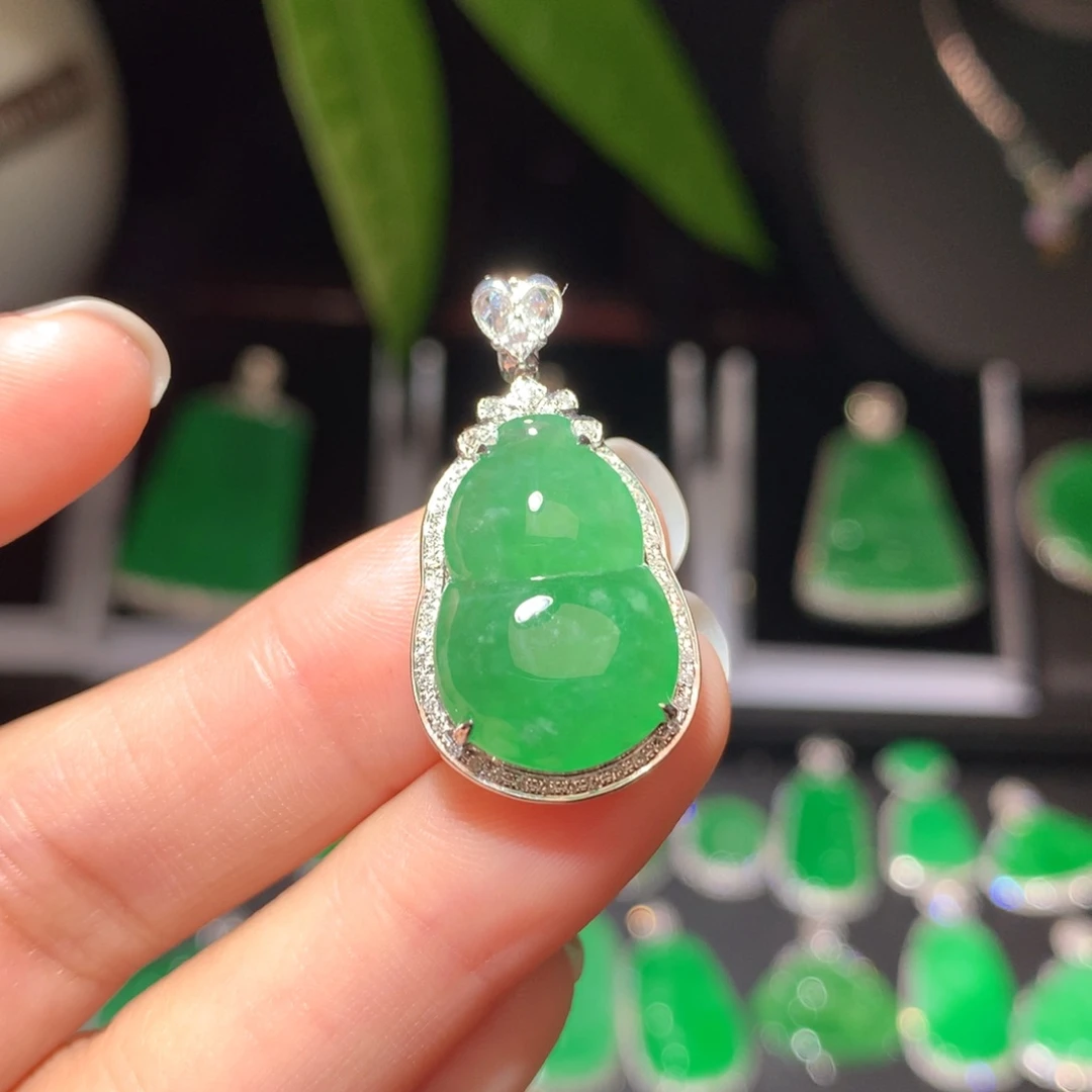 翡翠颈饰18K金镶嵌翡翠