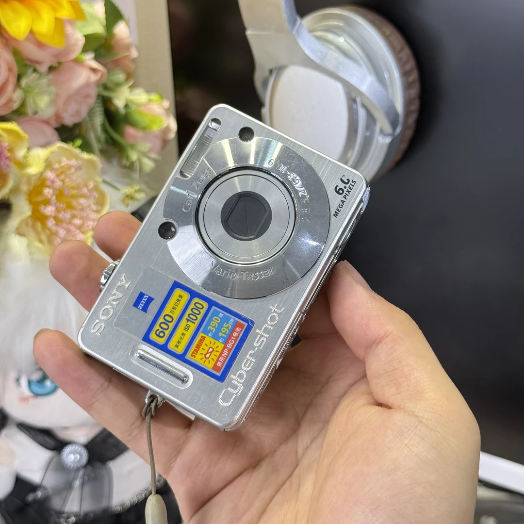 9新 Sony/索尼 索尼w50胶片感柔焦 适合新手带配件