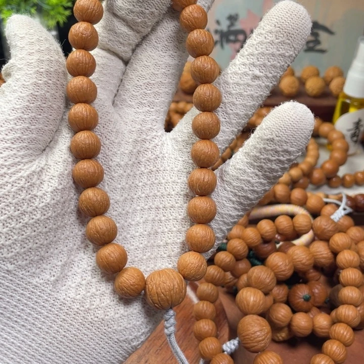 ***⠀猴头核桃手串凤羽