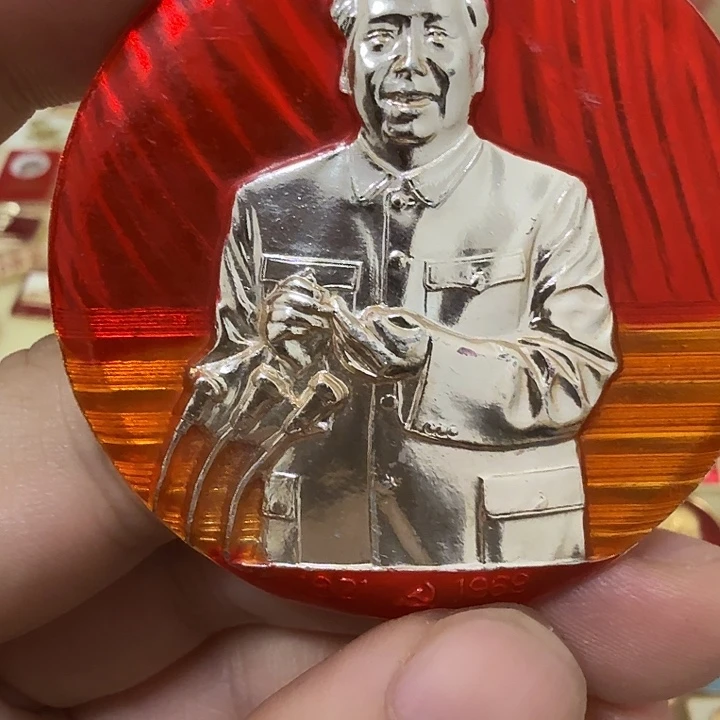 萬***意铝毛爷爷像章，万岁