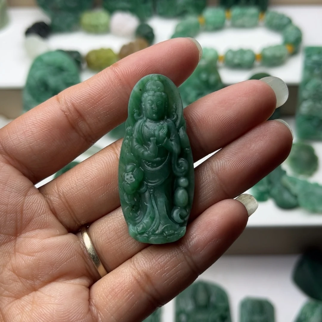 筷***君独山玉未镶嵌挂件