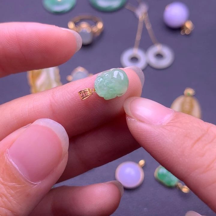 颈饰18K金镶嵌翡翠翡翠