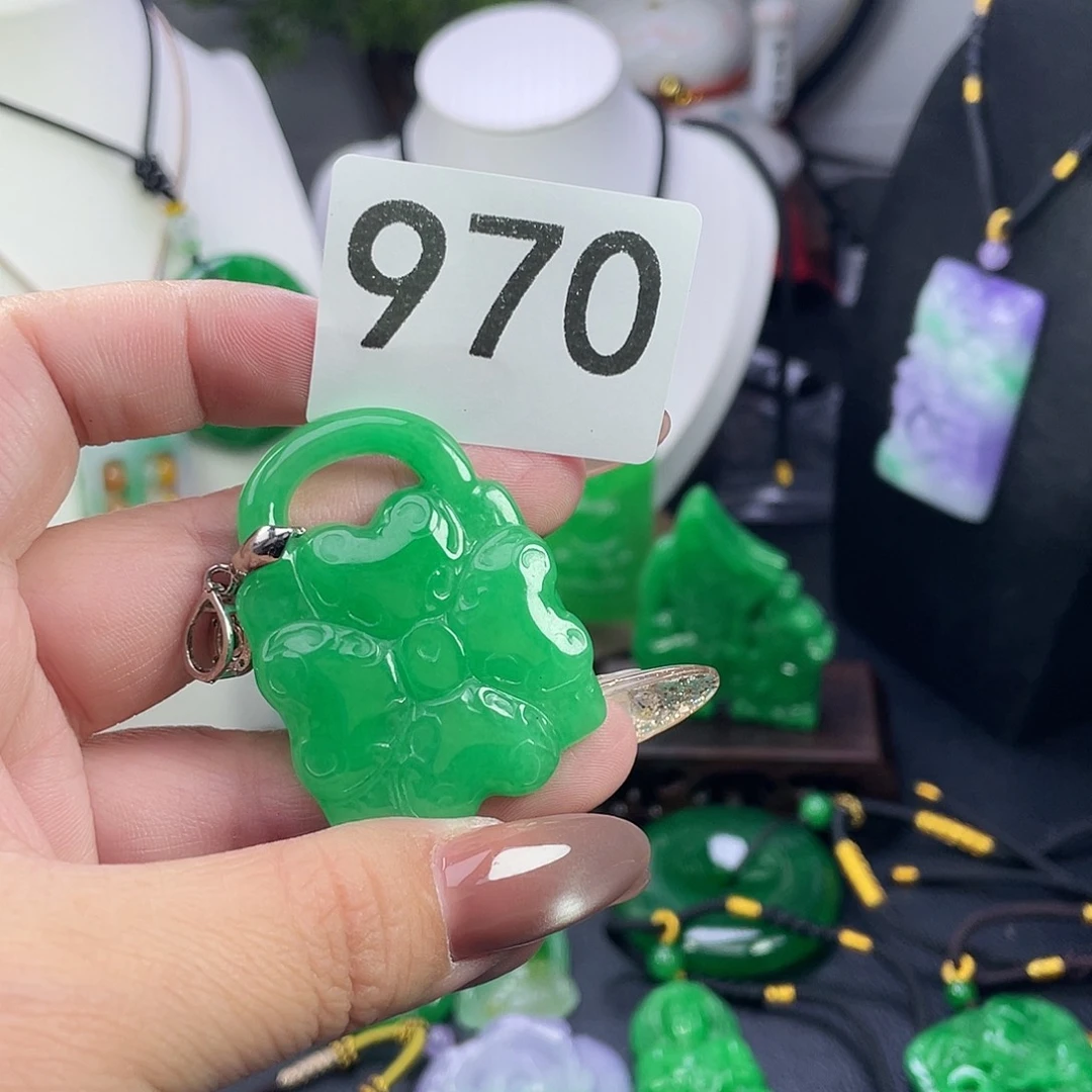 翡翠未镶嵌吊坠(赠链)