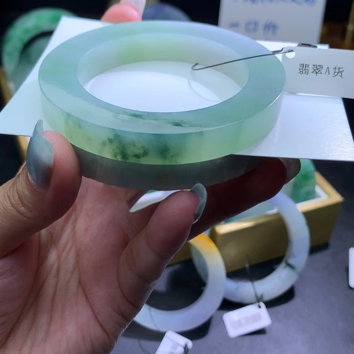 未镶嵌翡翠手镯定制翡翠