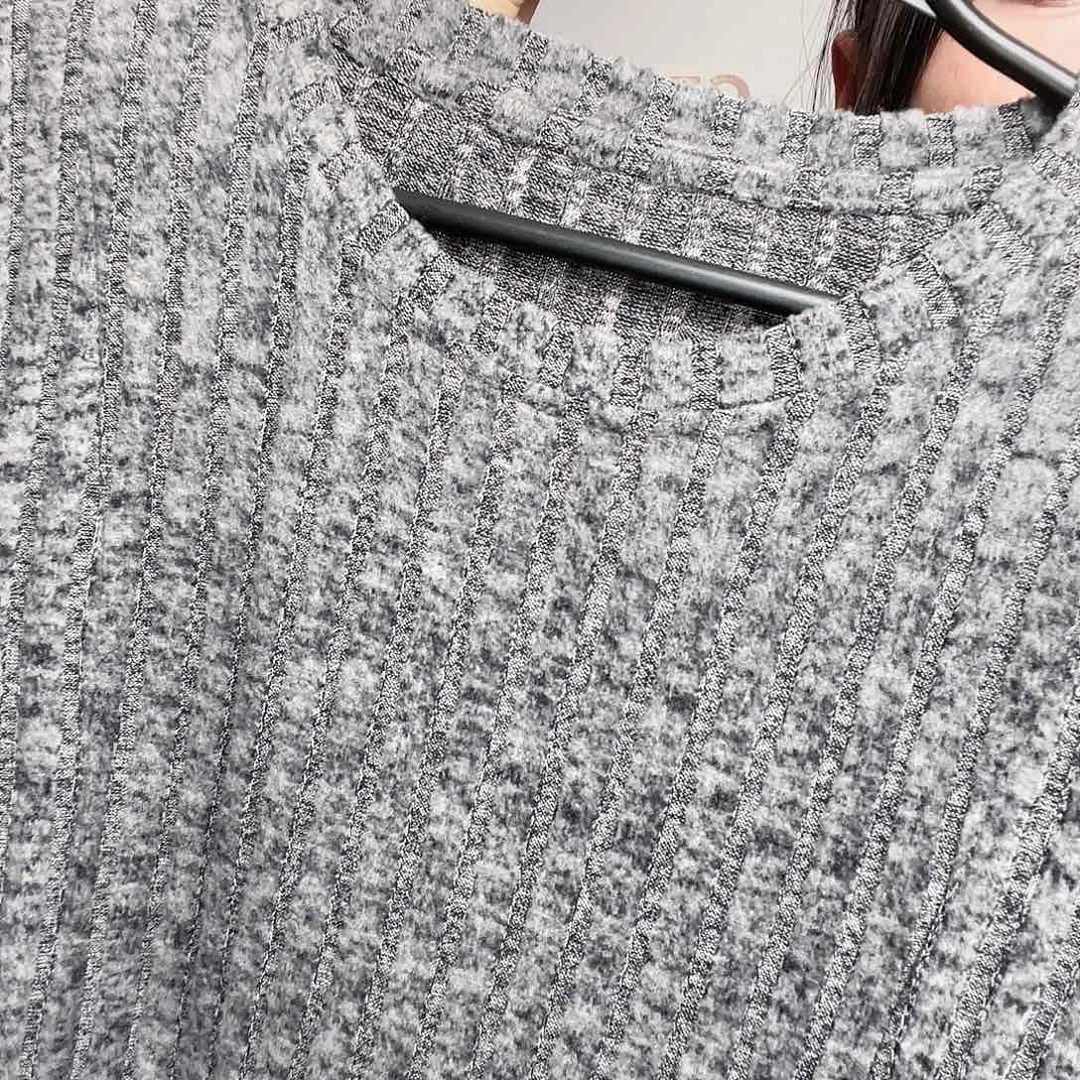 黑灰色中长款小衫 面料超级好