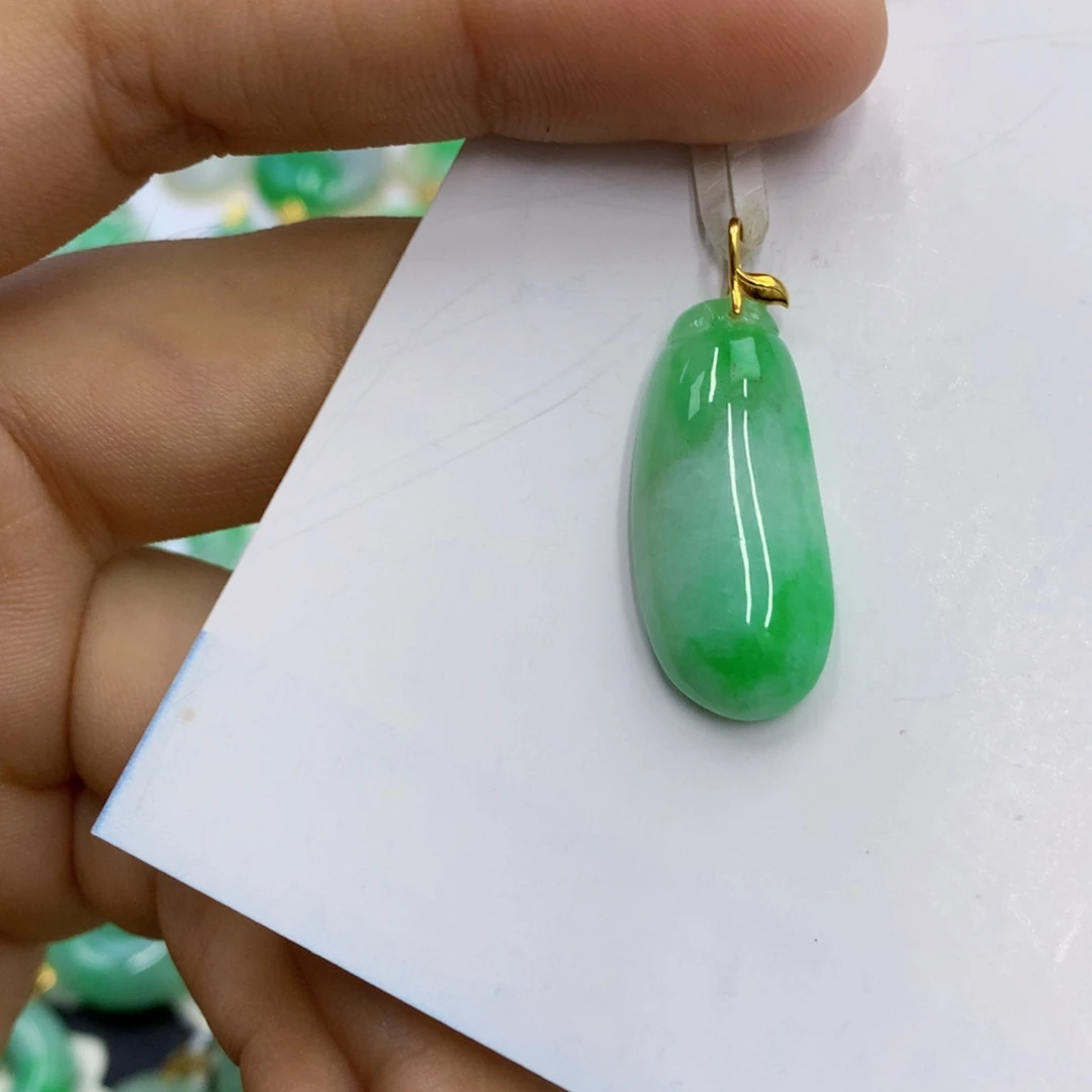 翡翠18K金镶嵌颈饰翡翠