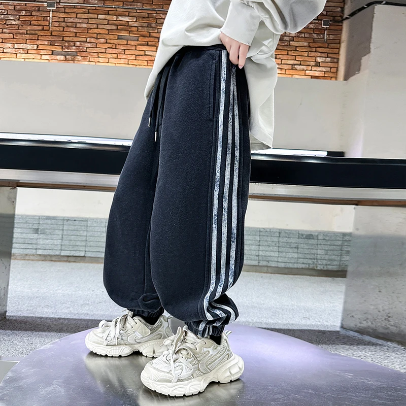 男童水洗棉休闲裤2025春季新款中大男童洋气复古黑灰色休闲卫裤潮