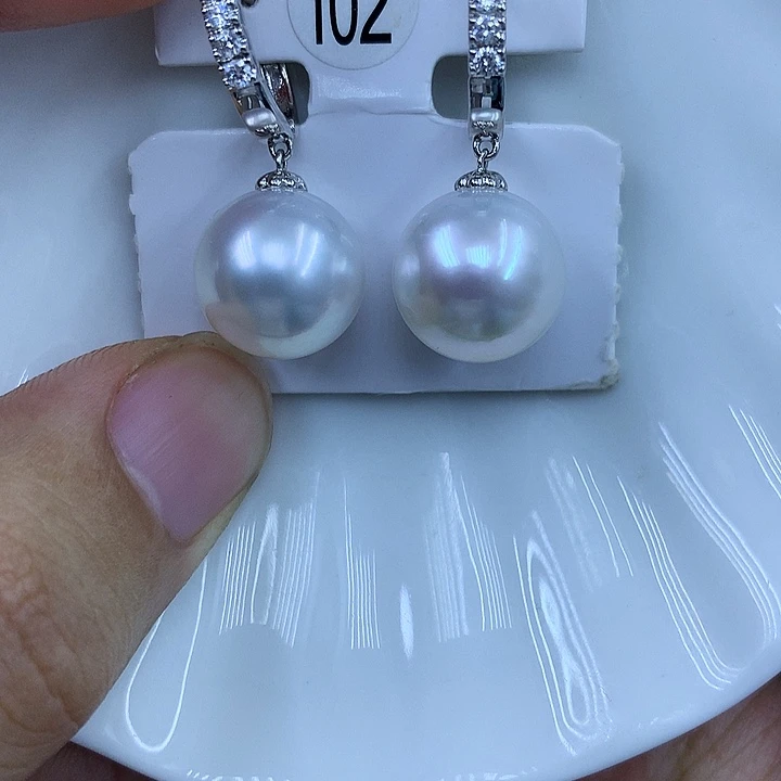 18K金镶嵌海水珍珠耳饰