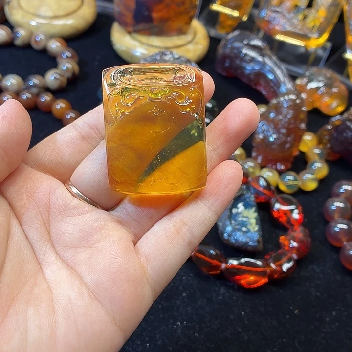 未镶嵌颈饰琥珀仿古貔貅