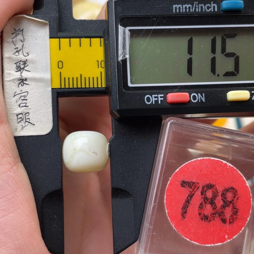 蜜蜡未镶嵌珠宝奇石瑕疵